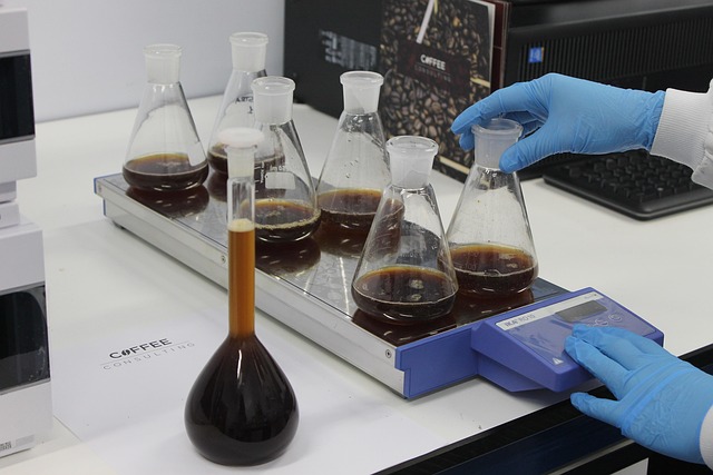 一種高效能hfc-245fa發泡劑體系專用催化劑的合成與性能表征,用于噴涂硬泡,實現快速固化與優異保溫效果。